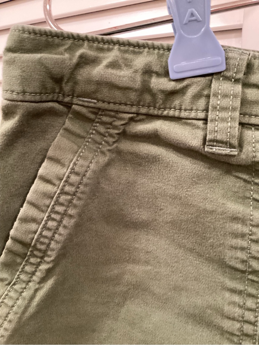 Patagonia Woman’s Olive  khaki Utility Roll Cuff Shorts 8 - Picture 9 of 11